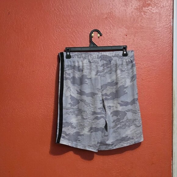 Old Navy Men’s Mesh Performance Shorts – 10-in Inseam – Grey Camo - Picture 2 of 2